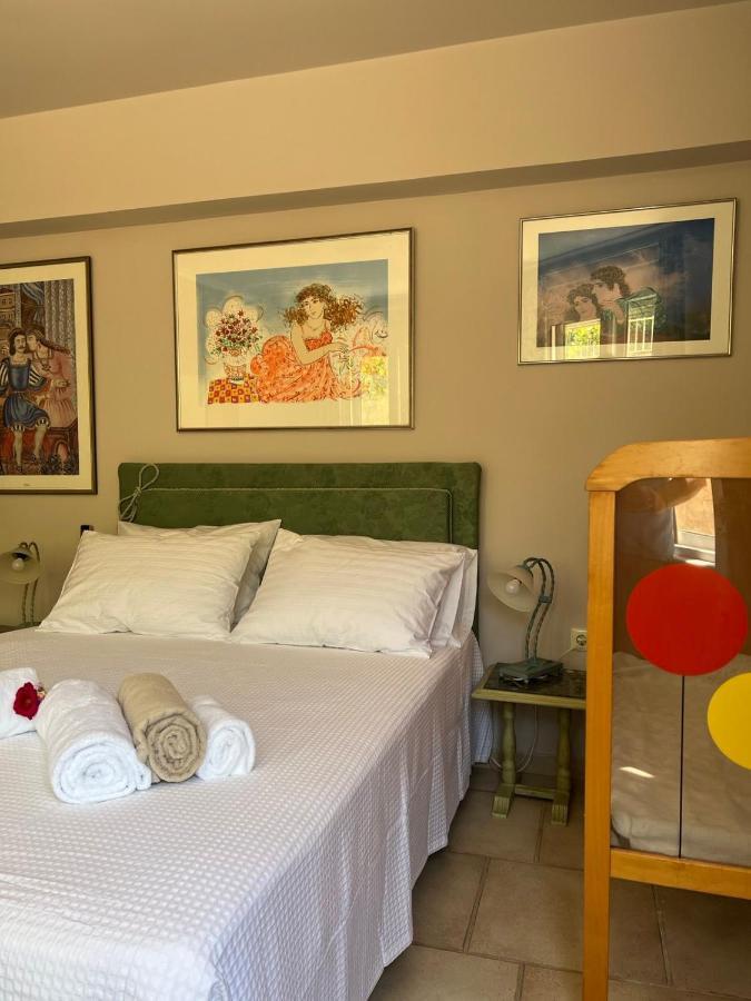 The Twin Pines Apartment