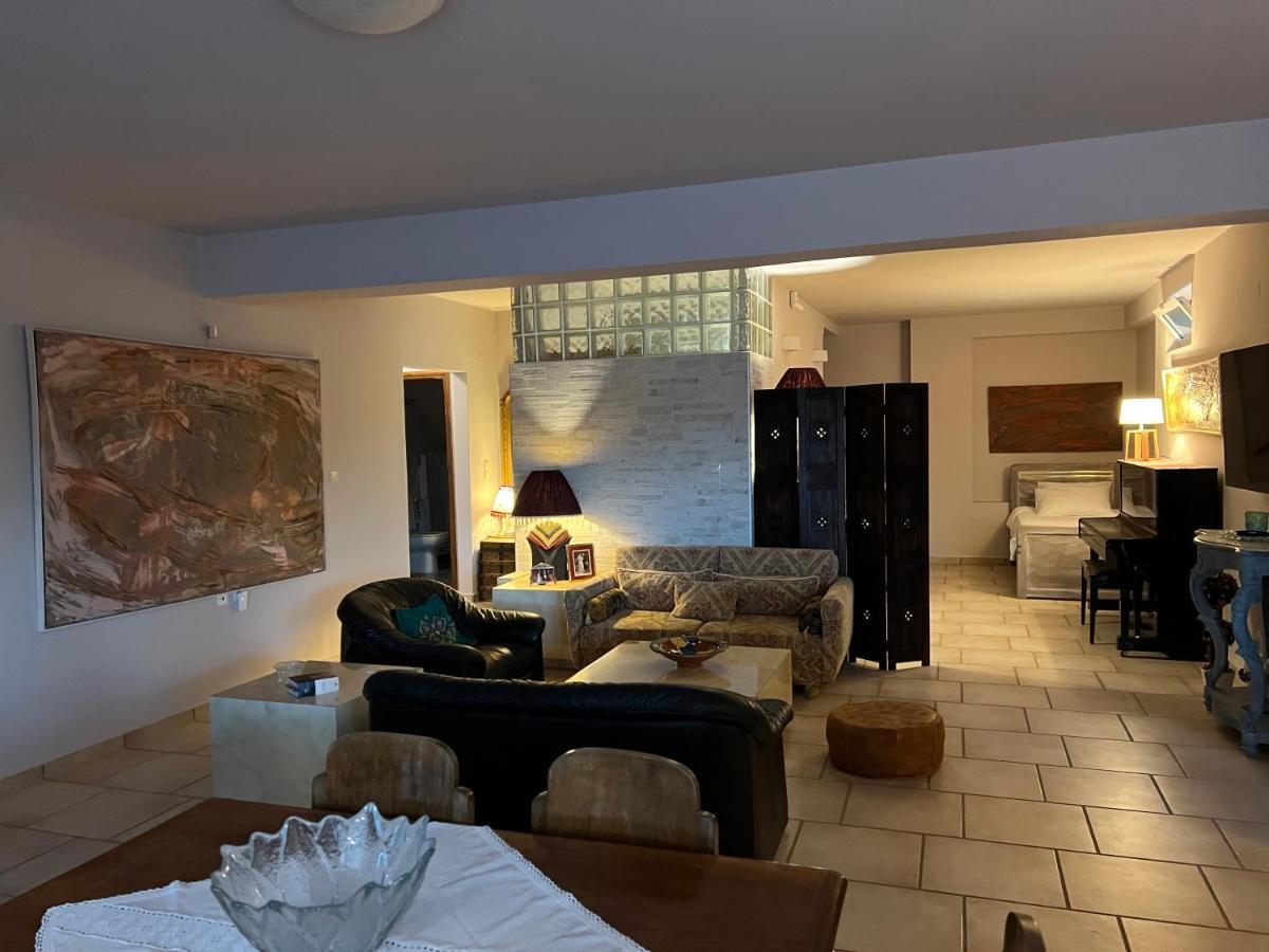 The Twin Pines Apartment