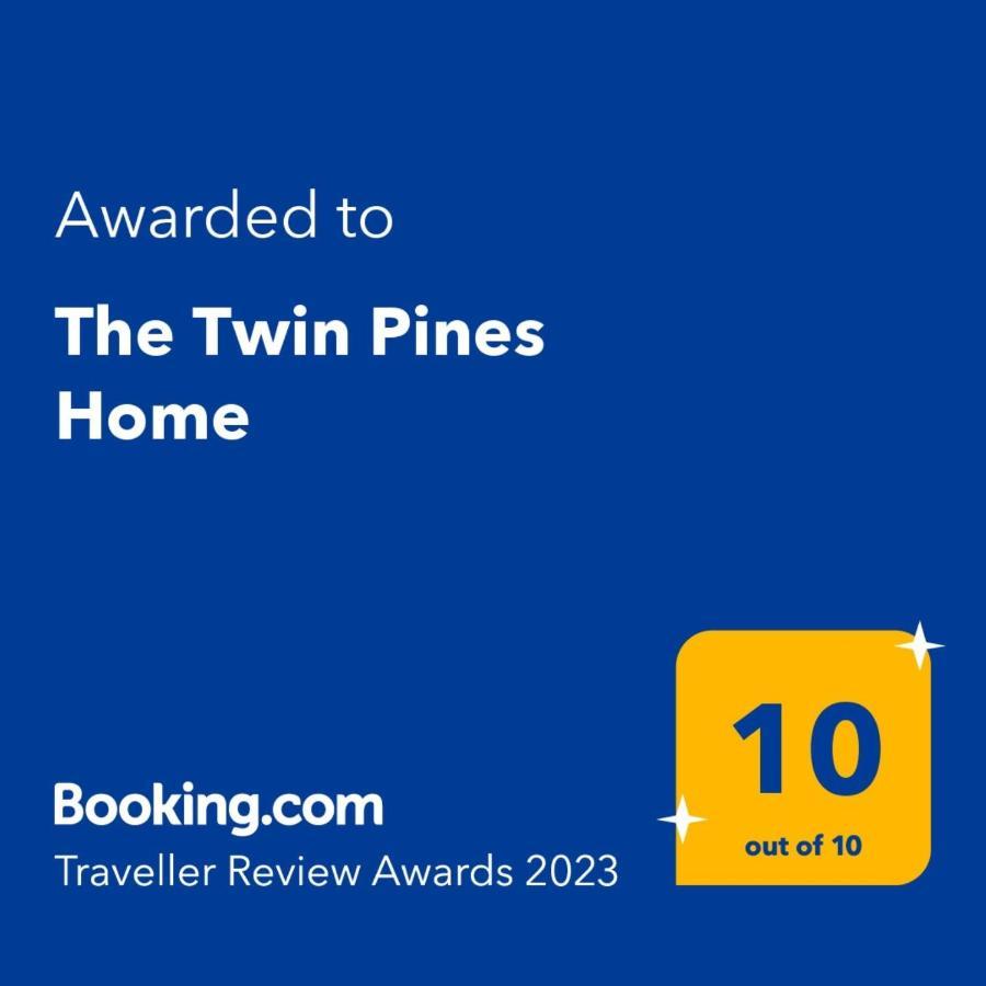 The Twin Pines * Kounoupidhianá